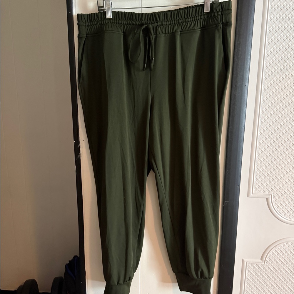 Lou & Grey Olive Green Jogger Pants